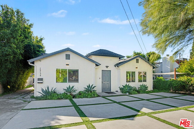 15134 Friar St in Los Angeles, CA - Building Photo - Building Photo