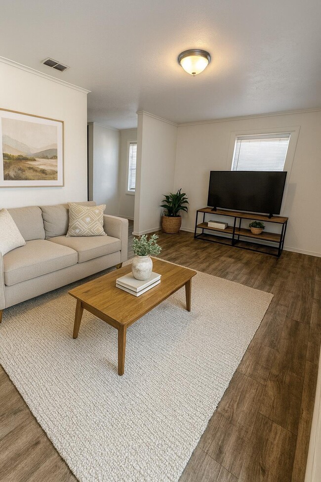 property at 709 W 4th St