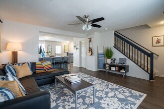 1051 Southern Dr in Columbia, SC - Foto de edificio - Building Photo