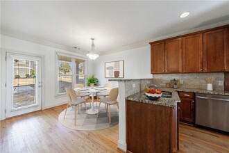 970 Samples Ln NW in Atlanta, GA - Building Photo - Building Photo