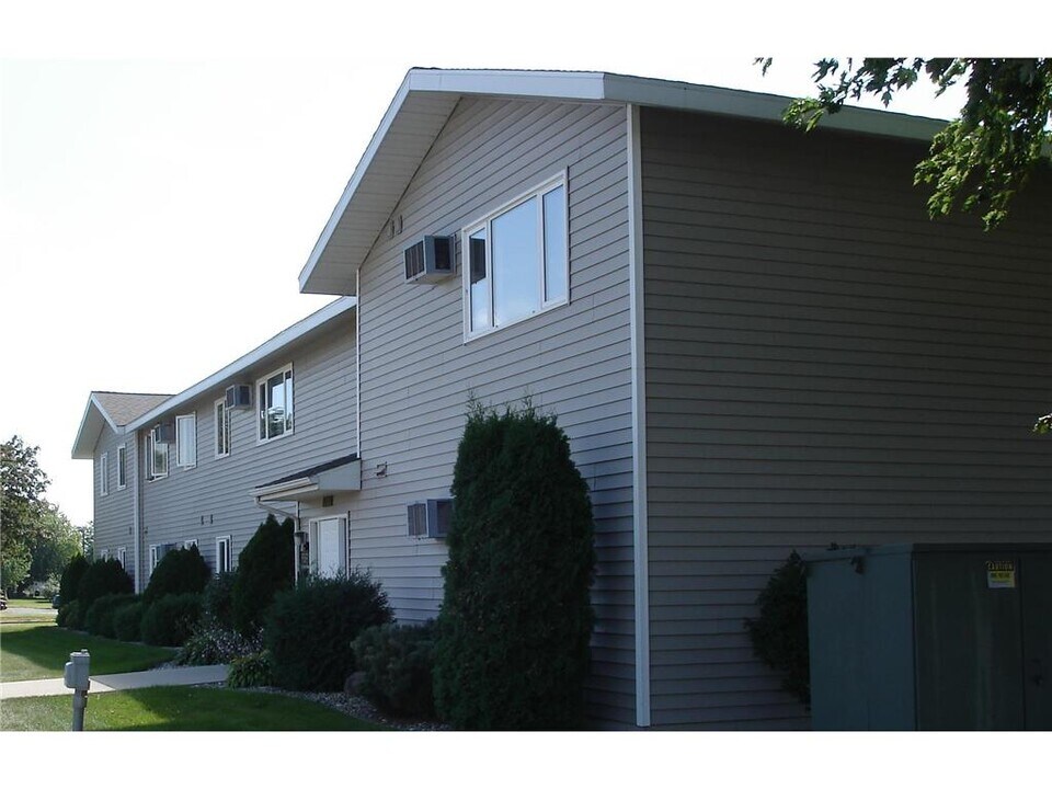 208 14th Ave NE-Unit -14 in Waseca, MN - Building Photo