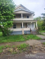 934 Alhambra Rd in Cleveland, OH - Building Photo