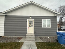 193 11th St W in St Anthony, ID - Building Photo