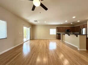 7175 Summer Air Ave in Las Vegas, NV - Building Photo - Building Photo