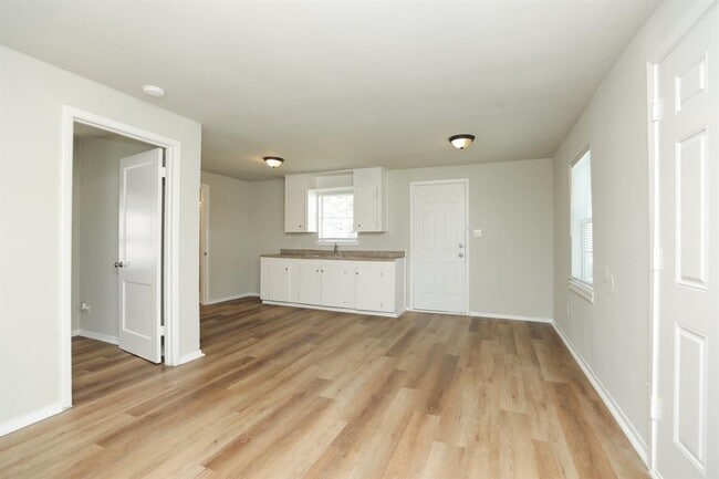 property at 404 N 7th St
