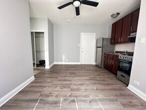 4756 N Maplewood Ave in Chicago, IL - Foto de edificio - Building Photo