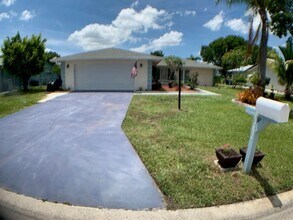 1342 Torreya Cir in North Fort Myers, FL - Building Photo - Building Photo