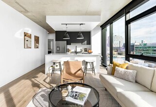 225 N Elizabeth St in Chicago, IL - Building Photo - Building Photo