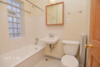 6250 N Winthrop Ave-Unit -211 in Chicago, IL - Building Photo - Building Photo