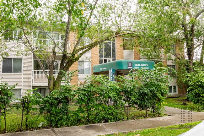 Vista Green in Edmonton, AB - Building Photo - Building Photo