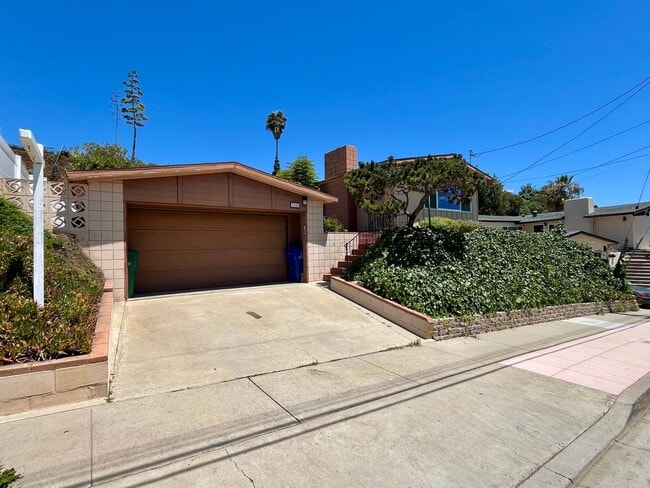 property at 3159 Lloyd St
