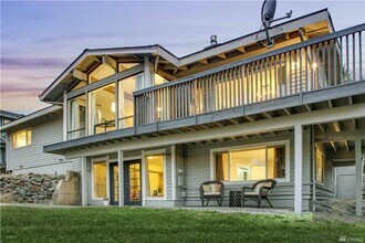 2323 Talbot Rd S in Renton, WA - Building Photo - Building Photo