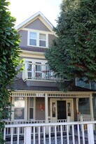 1218 E Georgia St in Vancouver, BC - Building Photo