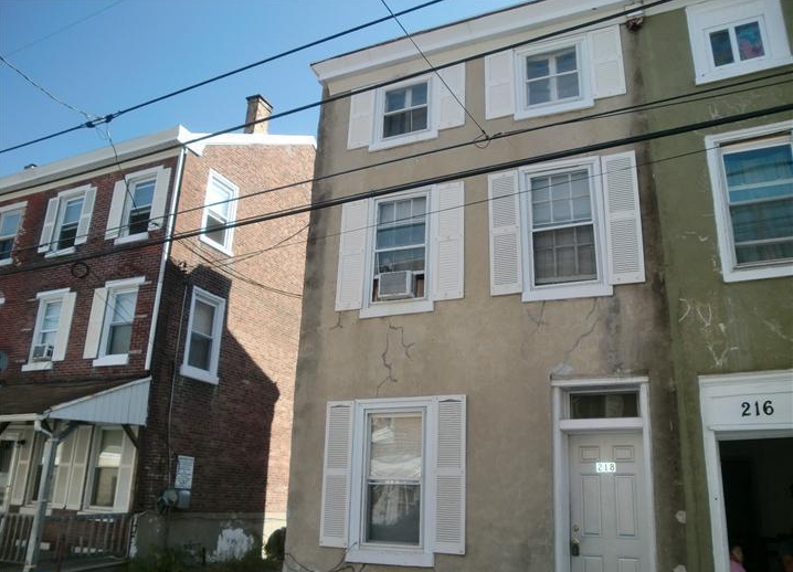 218 Pearl St in Norristown, PA - Building Photo