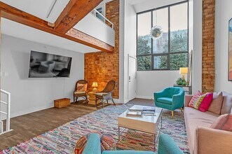 121 S Main St, Unit #3 in Greenville, SC - Building Photo - Building Photo