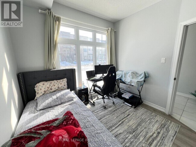 913 Moses Tennisco St in Ottawa, ON - Building Photo - Building Photo