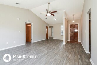 1975 Blue Bird Run W in Orange Park, FL - Building Photo - Building Photo