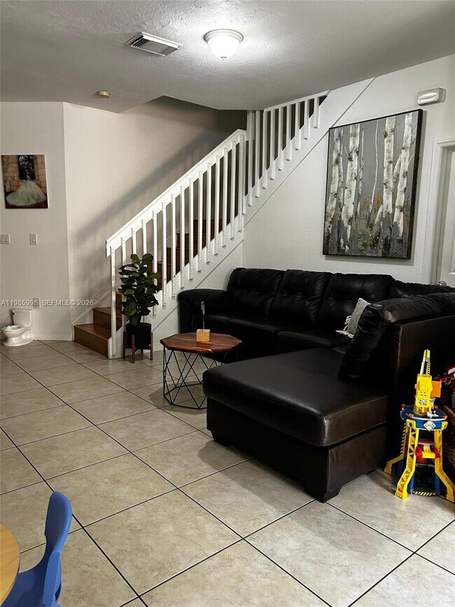 10775 NW 83rd Terrace in Doral, FL - Building Photo - Building Photo