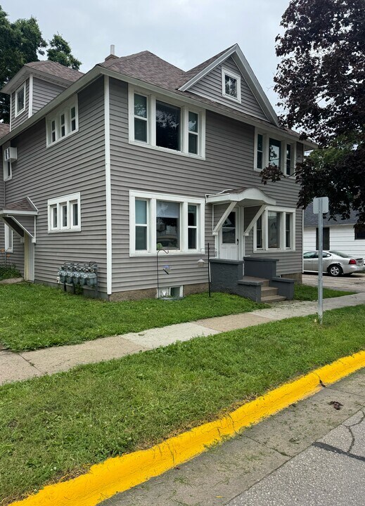 165 Huff St in Winona, MN - Building Photo