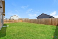 5804 San Geronimo in Seguin, TX - Foto de edificio - Building Photo