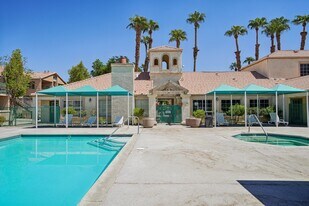 Desert Oasis Apartments in Palm Desert, CA - Building Photo