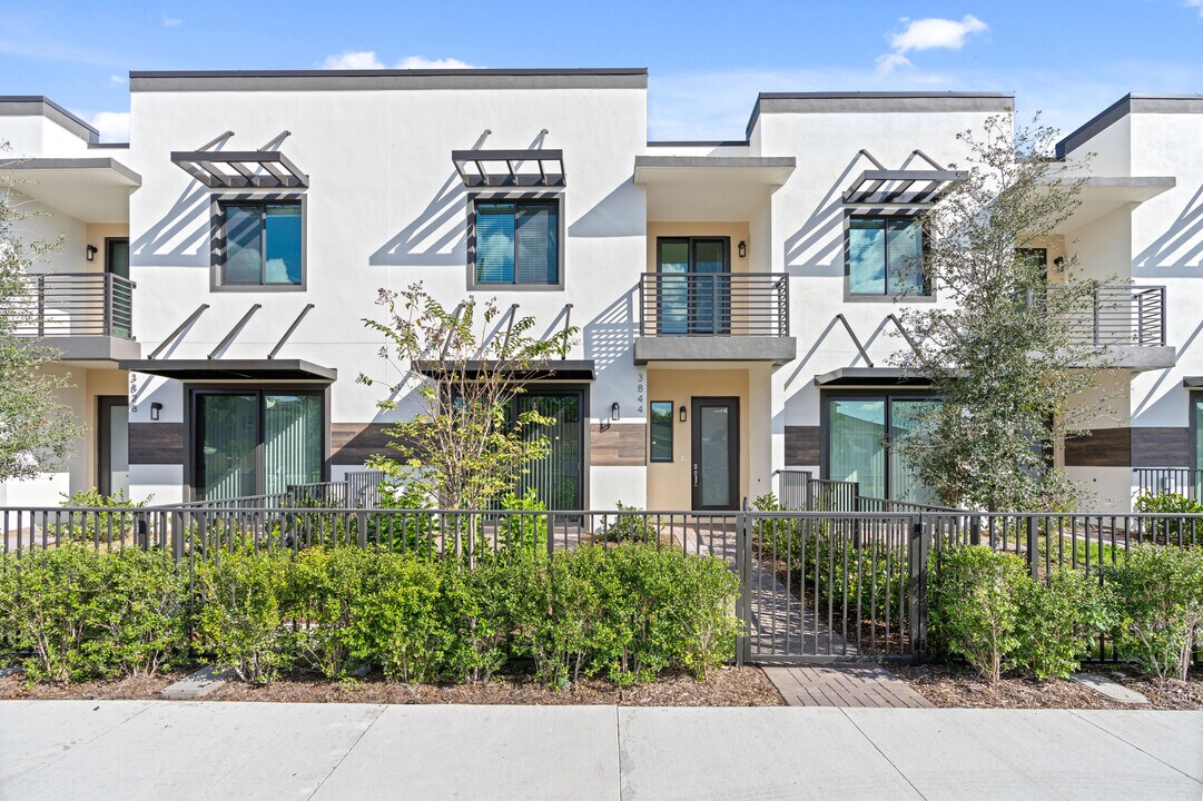 3748 Lambert Ave in West Palm Beach, FL - Building Photo