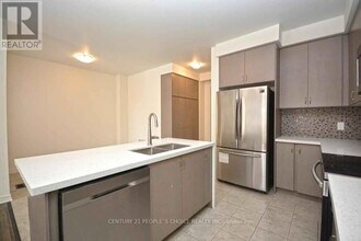 66 Holbrook Ct in Milton, ON - Building Photo - Building Photo