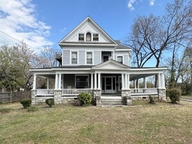 660 Chestnut St in Greensboro, NC - Building Photo