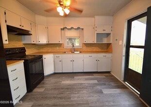 2114 S Ave F in Crowley, LA - Building Photo - Building Photo