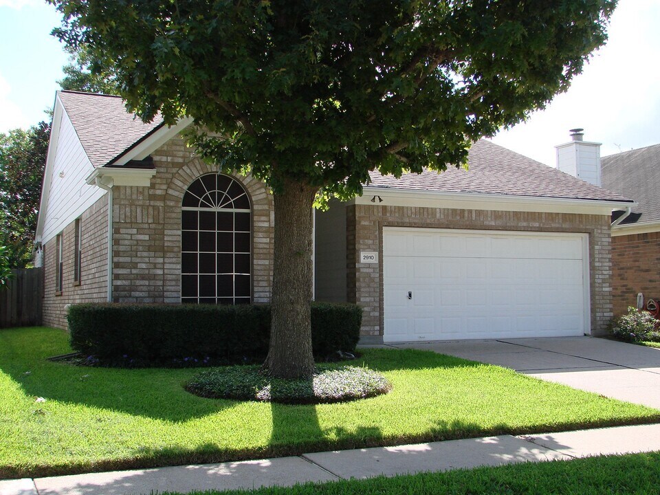 2910 Blue Dawn Dr in Katy, TX - Building Photo
