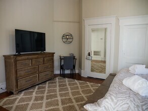 115 W 36th St, Unit 1 Bedroom 1 Bath in Savannah, GA - Foto de edificio - Building Photo