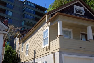 640 SW Sherman St in Portland, OR - Foto de edificio - Building Photo