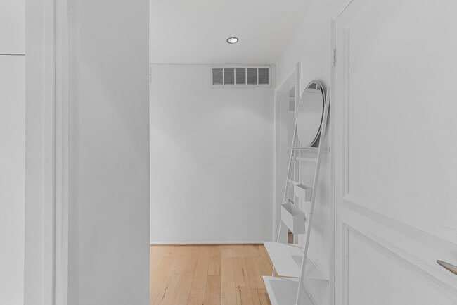 8535 N West Knoll Dr, Unit 213 in West Hollywood, CA - Building Photo - Building Photo