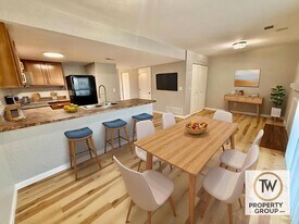 204 W Wesley Dr in O'Fallon, IL - Building Photo