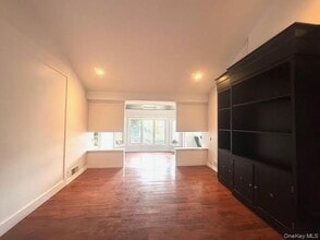 23 Gay Dr in Kings Point, NY - Building Photo - Building Photo