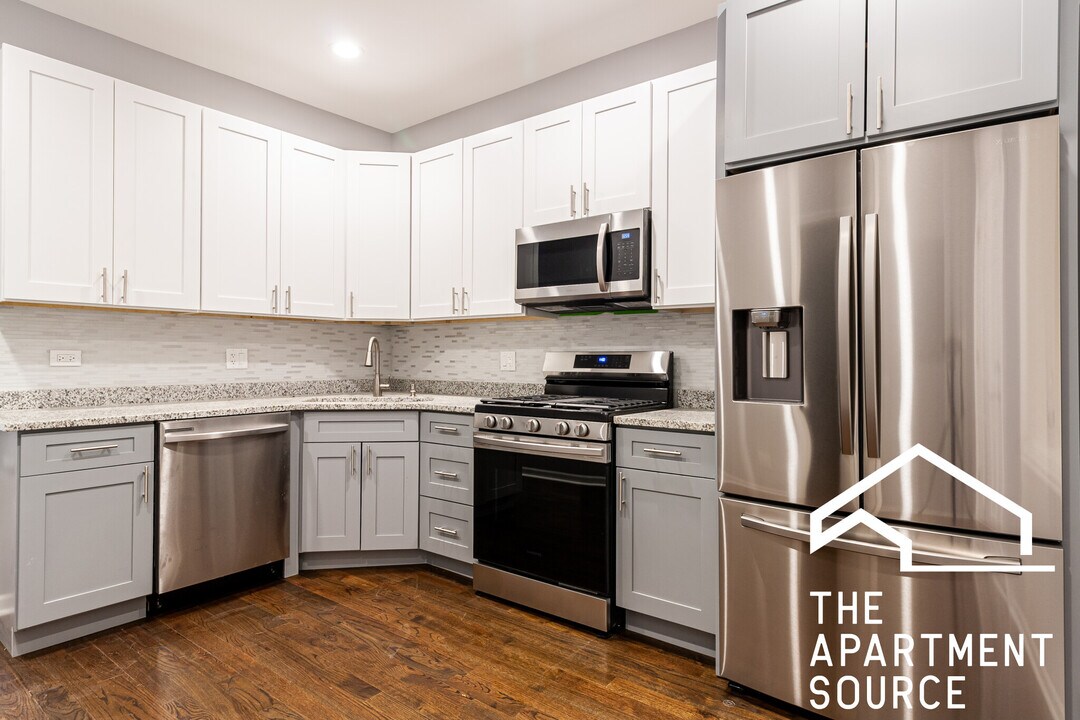 2527 W Division St, Unit 2 in Chicago, IL - Building Photo