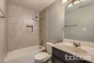 12427 Loving Ml, Unit 304 in San Antonio, TX - Building Photo - Building Photo