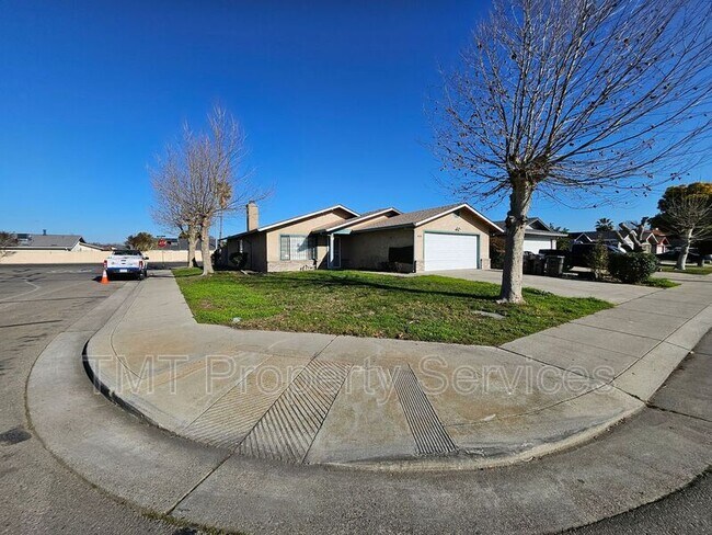 1402 Laguna Cir in Stockton, CA - Building Photo - Building Photo