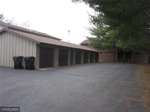 325 W 9th St-Unit -D in New Richmond, WI - Building Photo - Building Photo