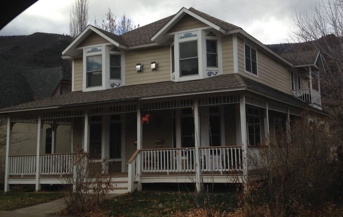 827 Pitkin Ave in Glenwood Springs, CO - Building Photo