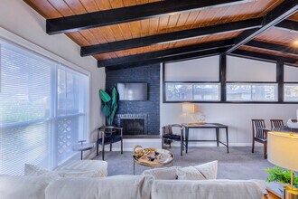 7739 Peach Tree Ln in St. Louis, MO - Building Photo - Building Photo