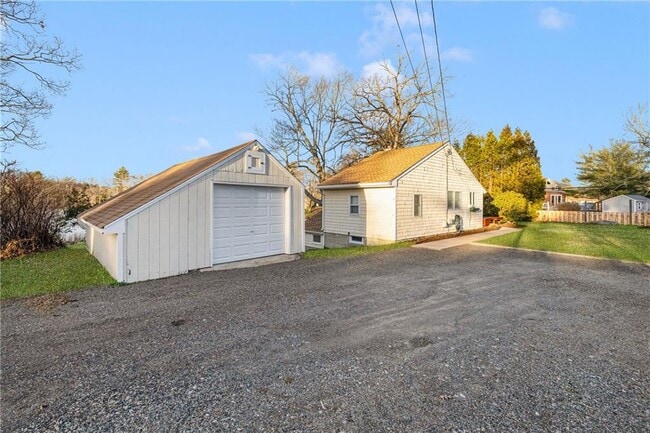 8 Pine Ln in Coventry, RI - Building Photo - Building Photo