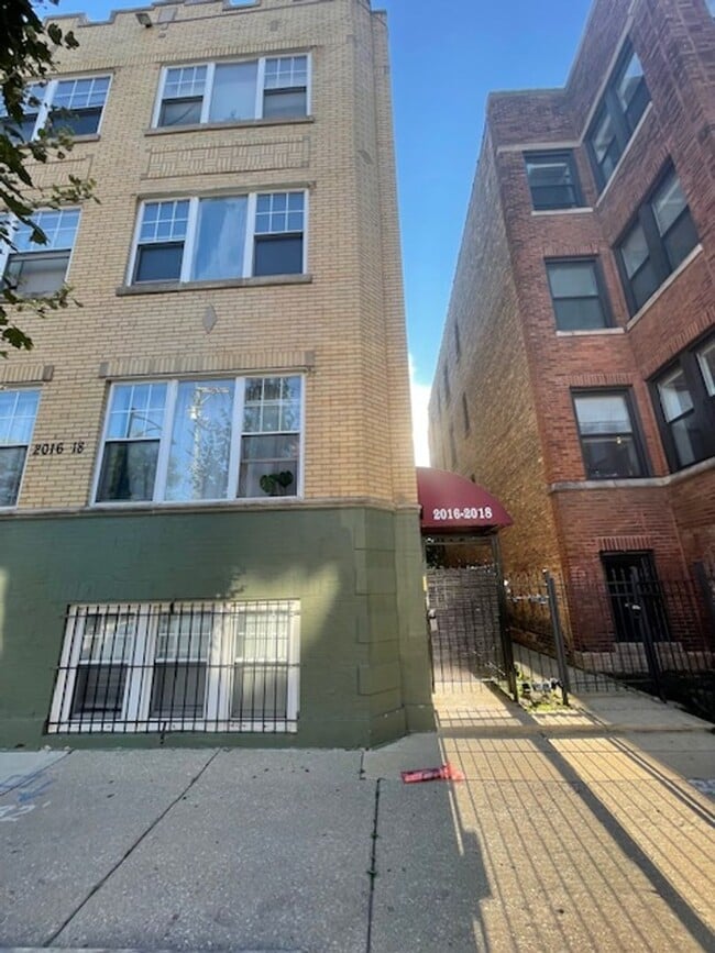 property at 2018 N Spaulding Ave