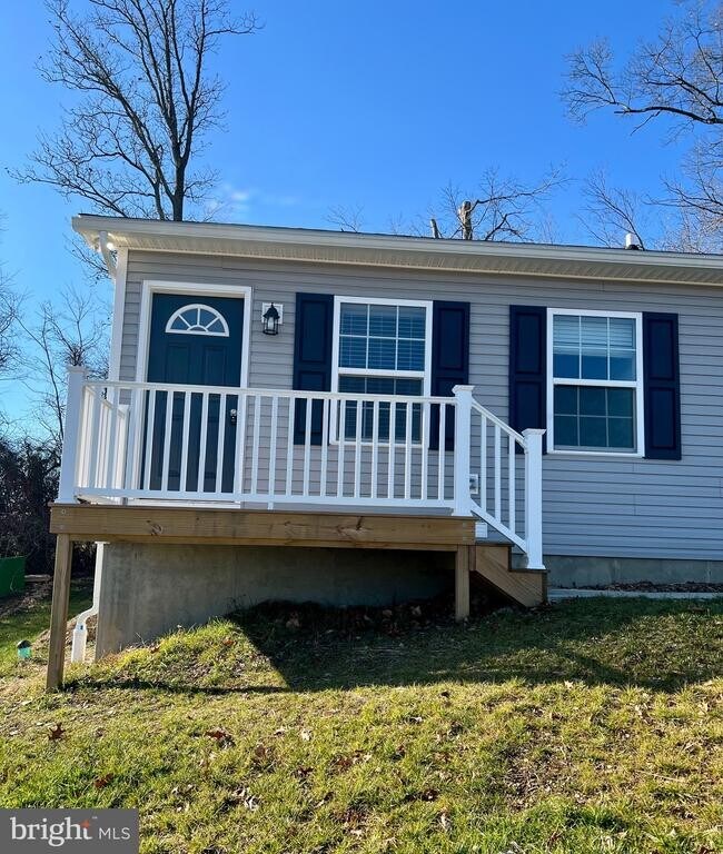 property at 10 Woodland Vista Dr