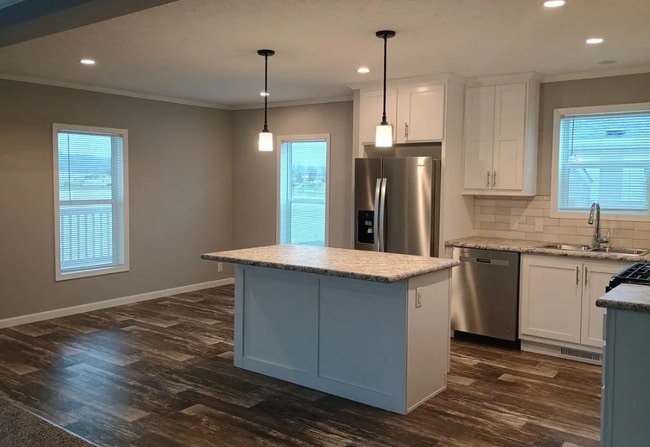 37452 Grain View Ln in Lenox, MI - Foto de edificio - Building Photo