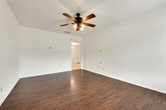 1644 Americana Blvd in Blue Mound, TX - Foto de edificio - Building Photo