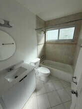 1707 NW 46th St in Fort Lauderdale, FL - Foto de edificio - Building Photo