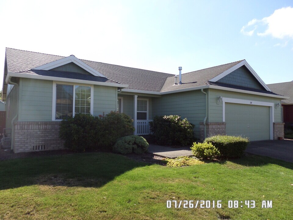 211 Churchill Downs St SE in Albany, OR - Building Photo