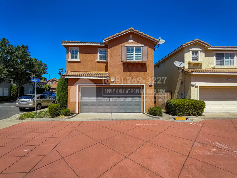 1069 Cantana Terrace in Union City, CA - Foto de edificio