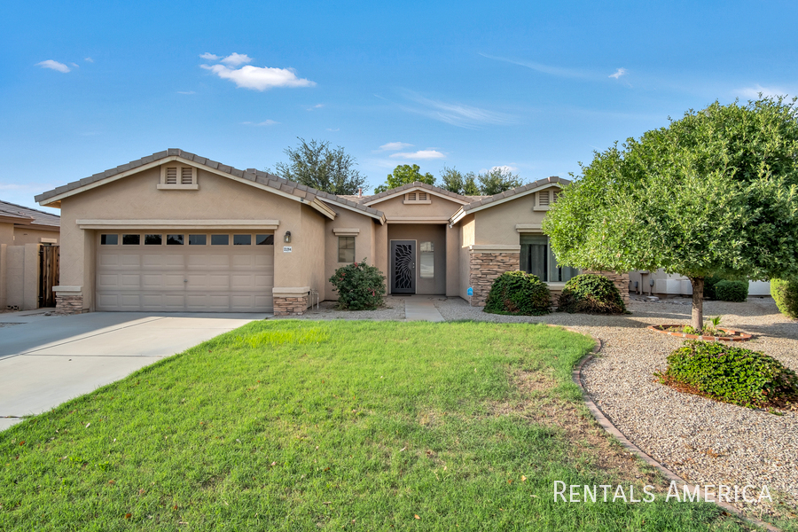 21284 E Bonanza Way in Queen Creek, AZ - Building Photo